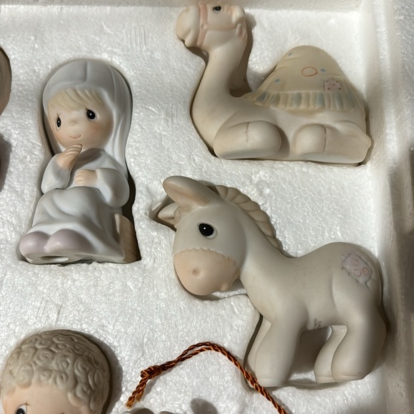 ⭐️Precious Moments 11 piece Nativity Set ⭐️ “Come let us adore him” E-2395 - Picture 5 of 11